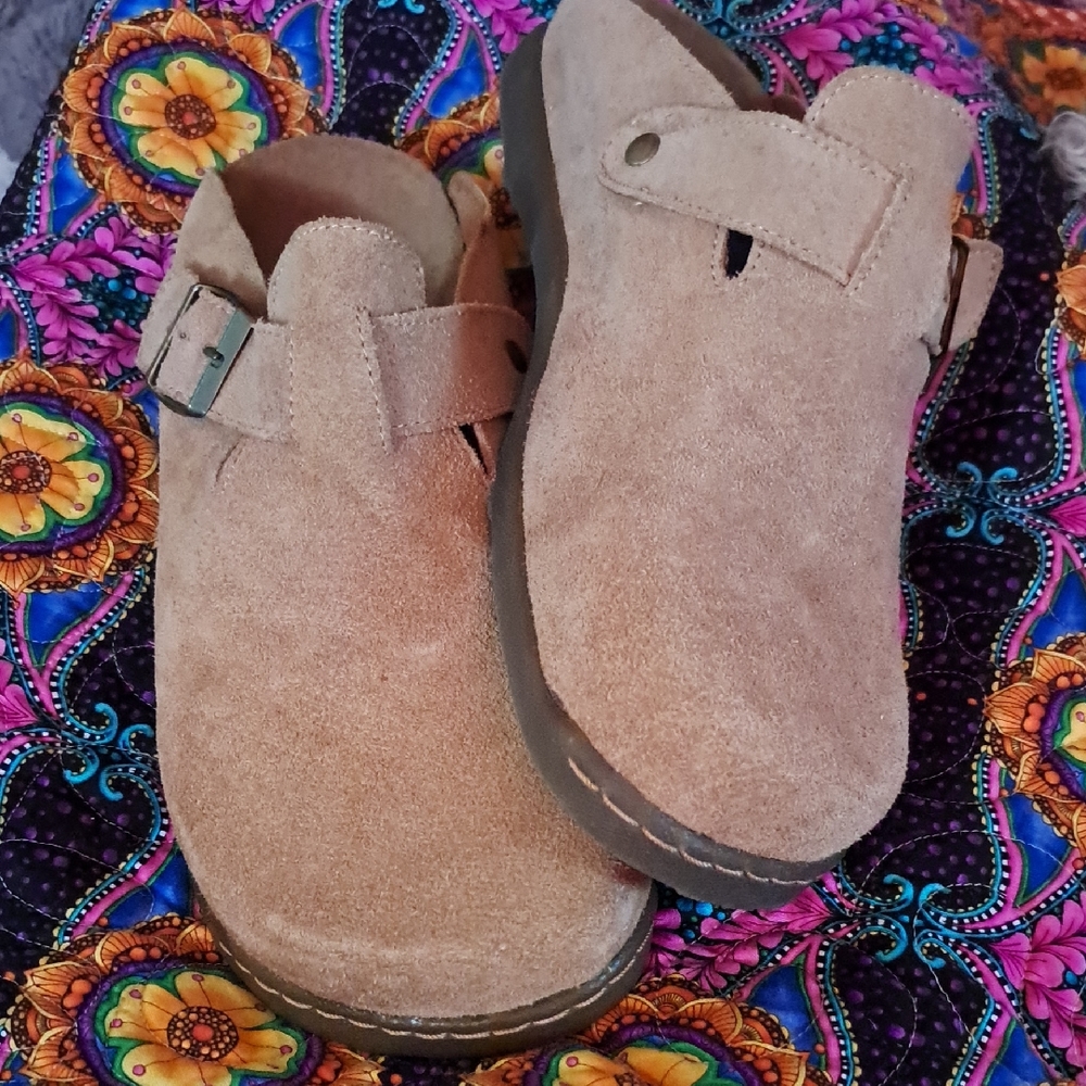 UNIONBAY Suede Slip-On Clogs in Tan